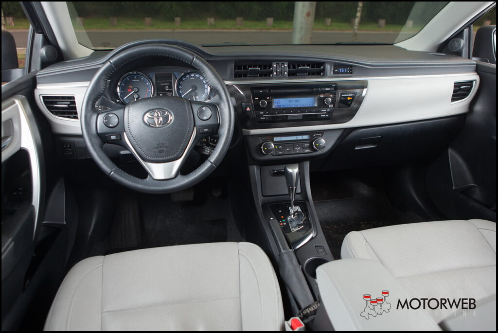 2015-01 TEST Toyota Corolla XEI AT Motorweb Argentina 059