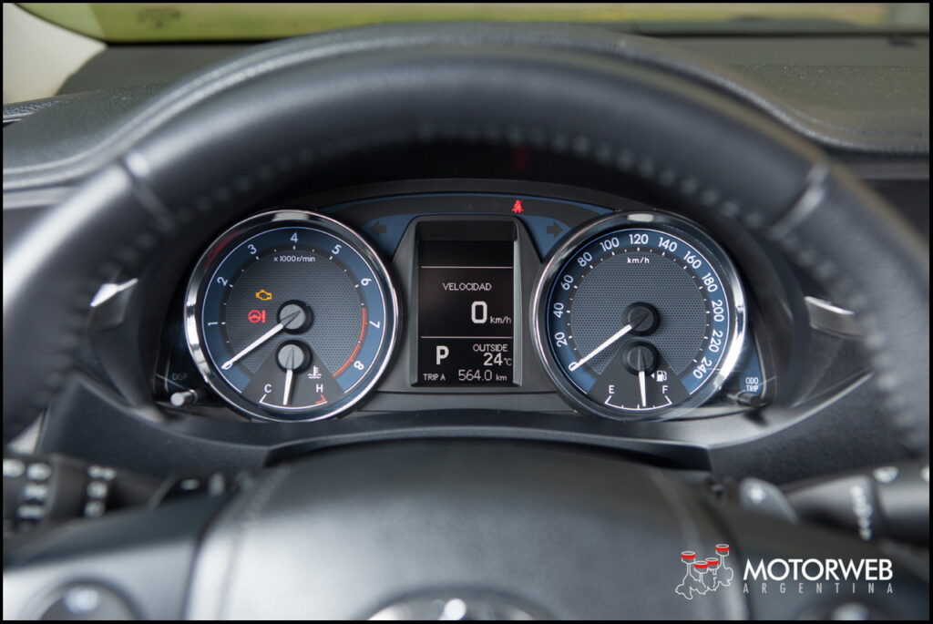 2015-01 TEST Toyota Corolla XEI AT Motorweb Argentina 062