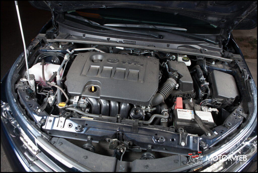 2015-01 TEST Toyota Corolla XEI AT Motorweb Argentina 099