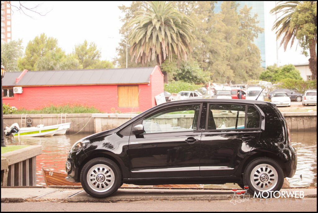 2015-01 TEST Volkswagen Black up Motorweb Argentina 015