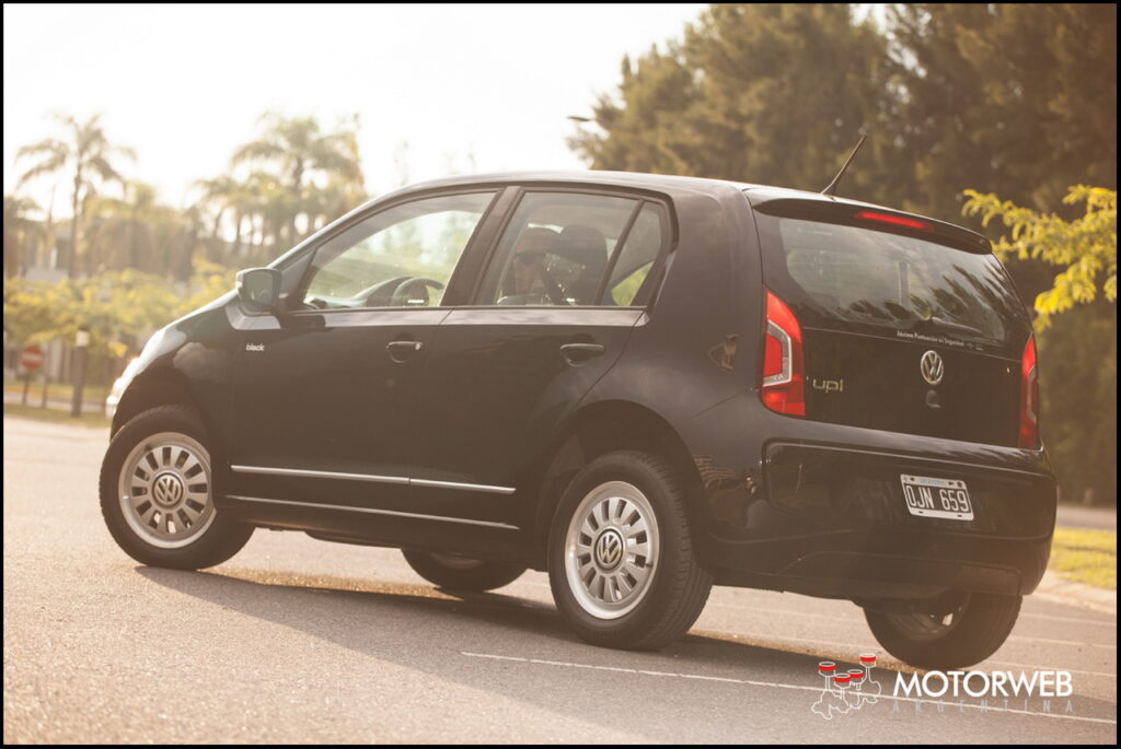 2015-01 TEST Volkswagen Black up Motorweb Argentina 017