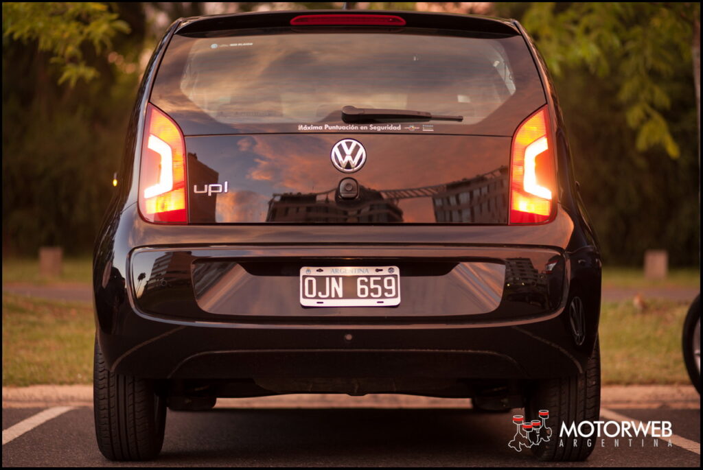 2015-01 TEST Volkswagen Black up Motorweb Argentina 020