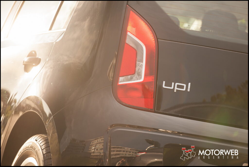 2015-01 TEST Volkswagen Black up Motorweb Argentina 024