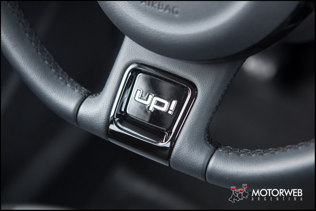2015-01 TEST Volkswagen Black up Motorweb Argentina 068