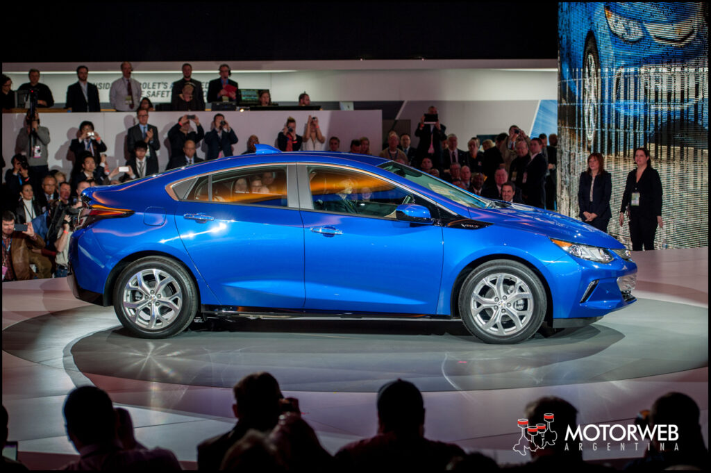 Chevrolet Unveils Bolt EV and Next -Generation Volt