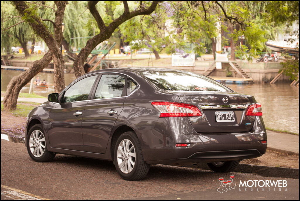 2015-02 TEST Nissan Sentra Advance Motorweb Argentina 009