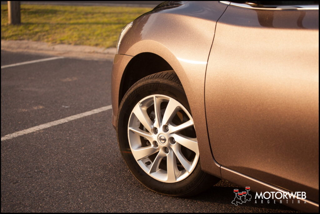 2015-02 TEST Nissan Sentra Advance Motorweb Argentina 027