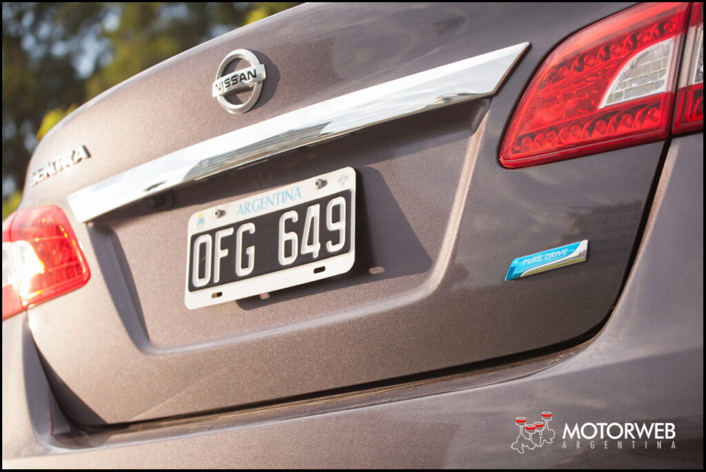 2015-02 TEST Nissan Sentra Advance Motorweb Argentina 033
