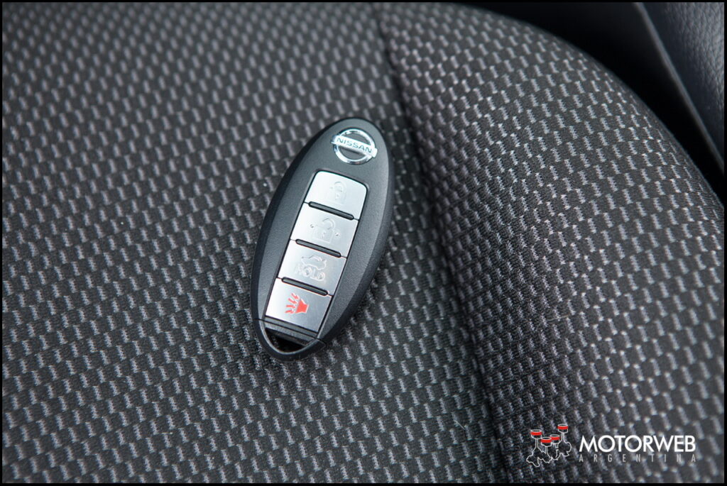 2015-02 TEST Nissan Sentra Advance Motorweb Argentina 050