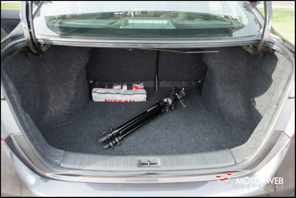 2015-02 TEST Nissan Sentra Advance Motorweb Argentina 058