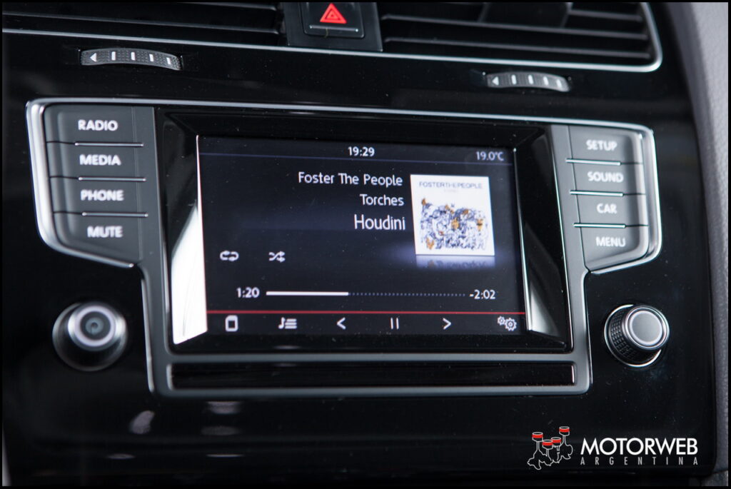 2015-04-07 LANZ VW Golf VII Motorweb Argentina 106