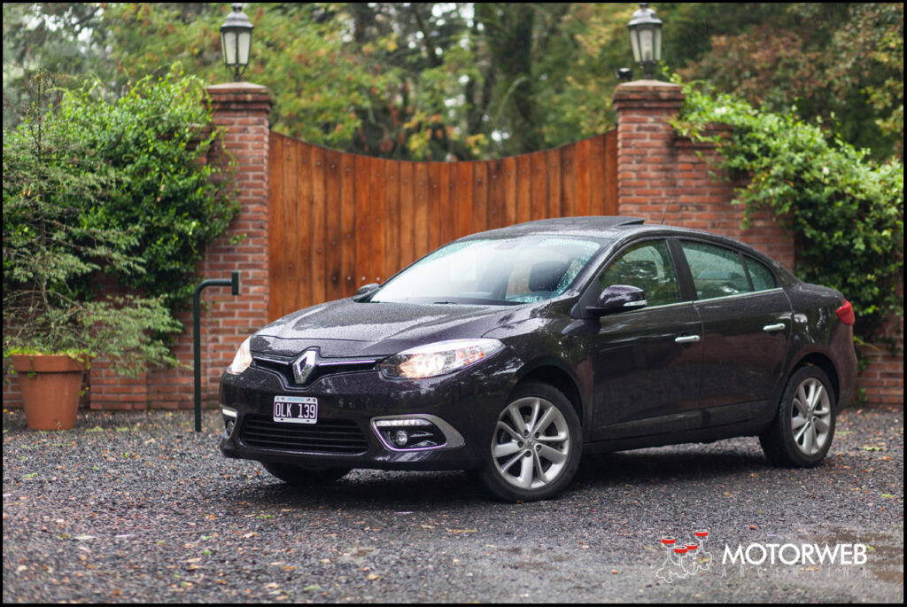 2015-04 TEST Renault Fluence Privilege 002