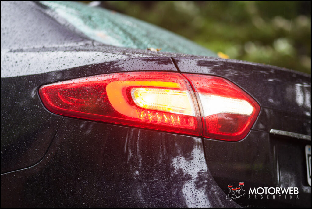 2015-04 TEST Renault Fluence Privilege 010