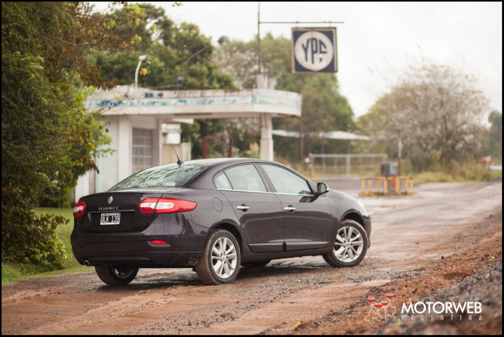 2015-04 TEST Renault Fluence Privilege 017