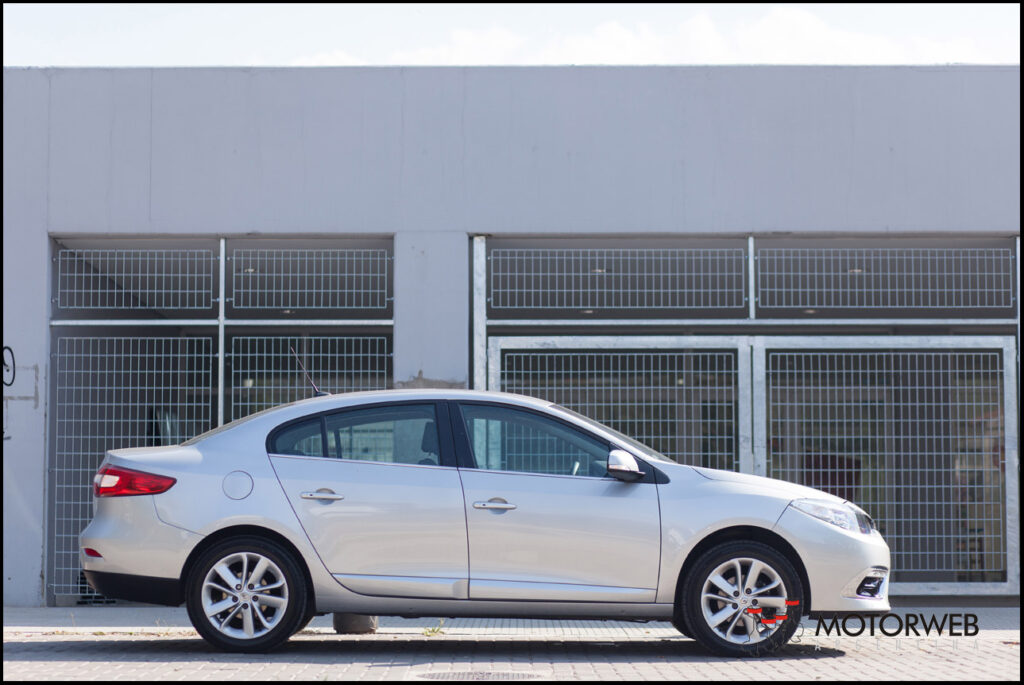 2015-04 TEST Renault Fluence Privilege 105