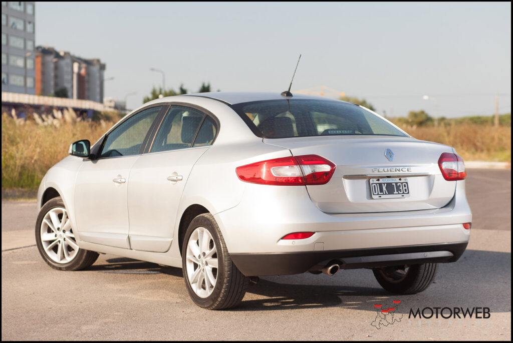 2015-04 TEST Renault Fluence Privilege 127