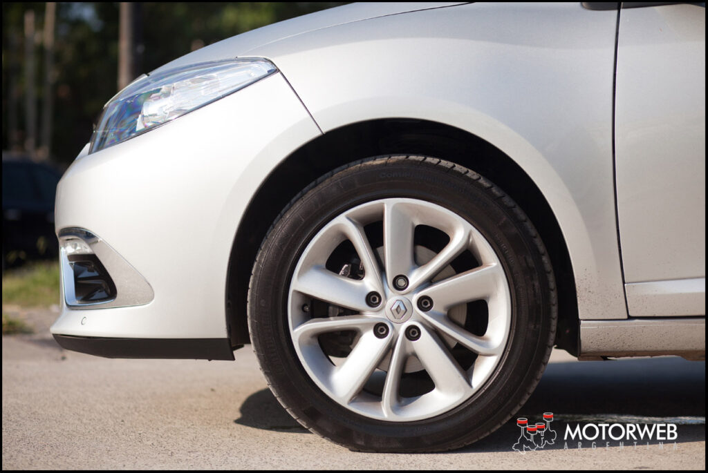 2015-04 TEST Renault Fluence Privilege 133