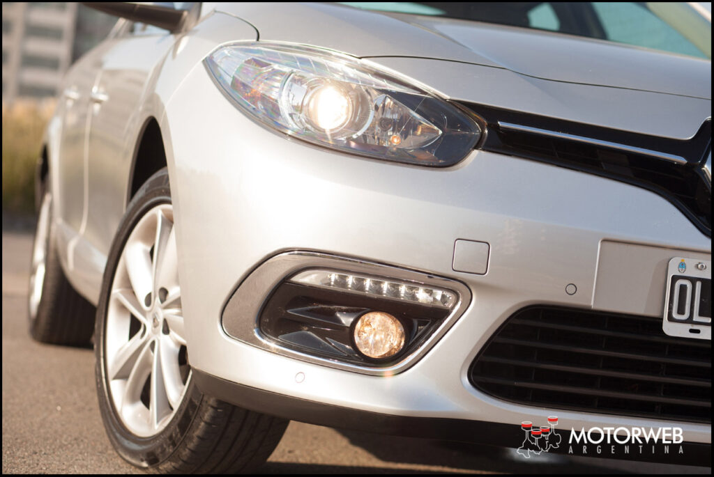 2015-04 TEST Renault Fluence Privilege 134
