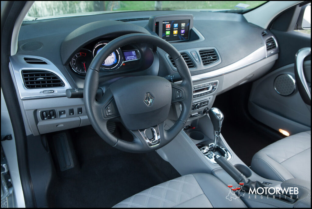 2015-04 TEST Renault Fluence Privilege 200