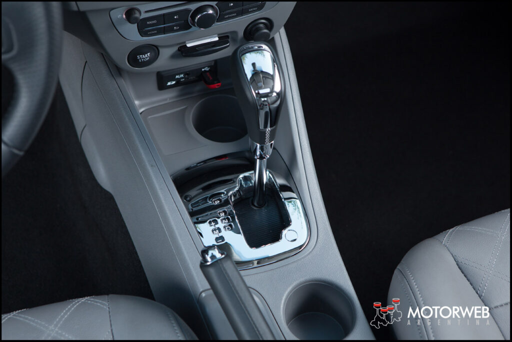 2015-04 TEST Renault Fluence Privilege 202