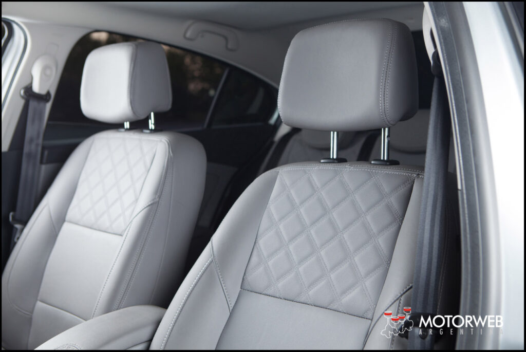 2015-04 TEST Renault Fluence Privilege 221