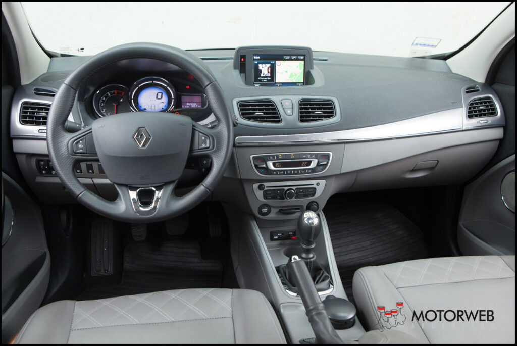 2015-04 TEST Renault Fluence Privilege 504