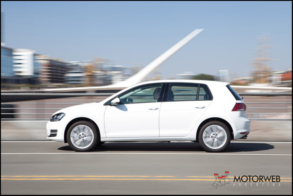 2015-04 TEST VW Golf VII Highline DSG Motorweb Argentina 032