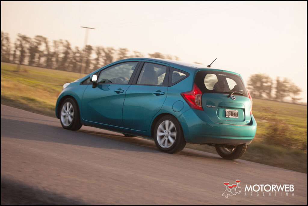 2015-05 TEST Nissan Note CVT Motorweb Argentina 039