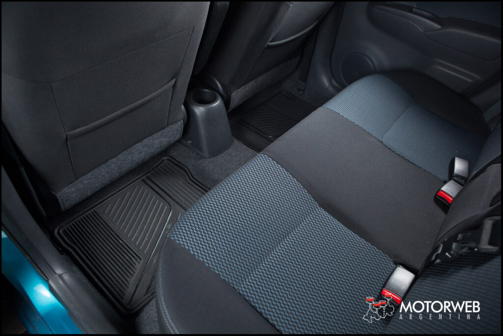 2015-05 TEST Nissan Note CVT Motorweb Argentina 086