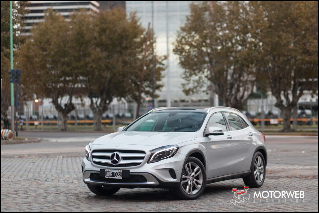 2015-06 TEST Mercedes GLA 250 Motorweb Argentina 002