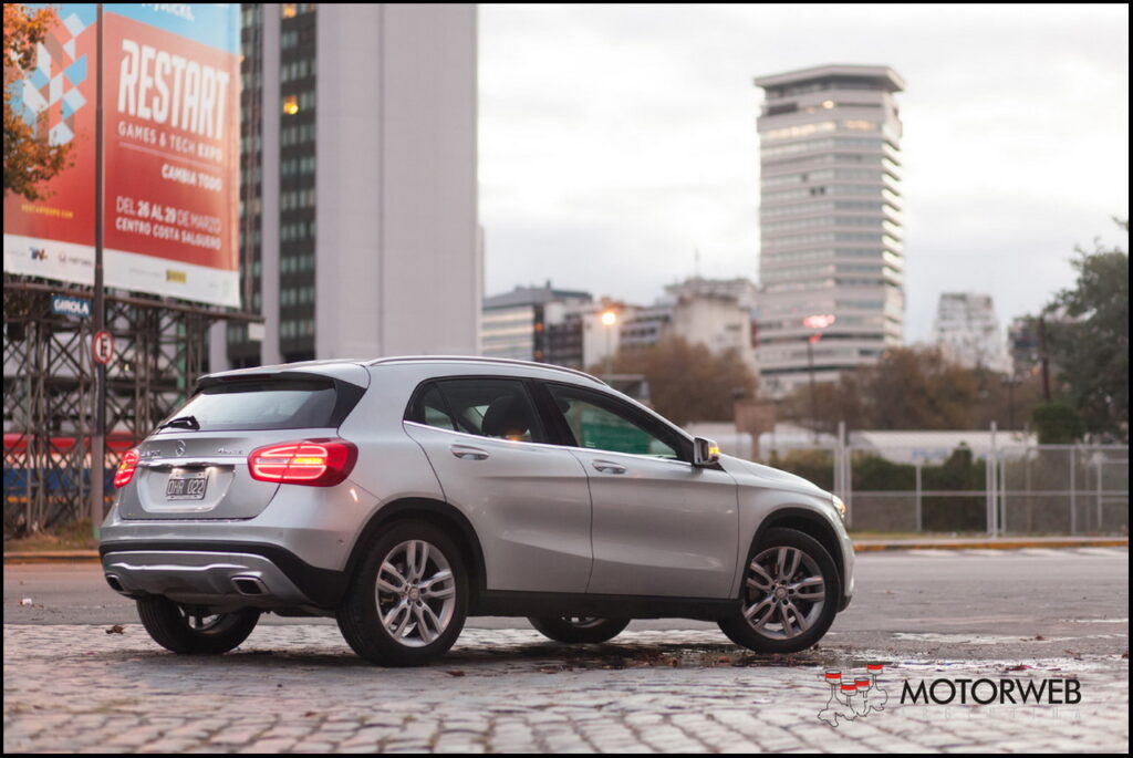 2015-06 TEST Mercedes GLA 250 Motorweb Argentina 003