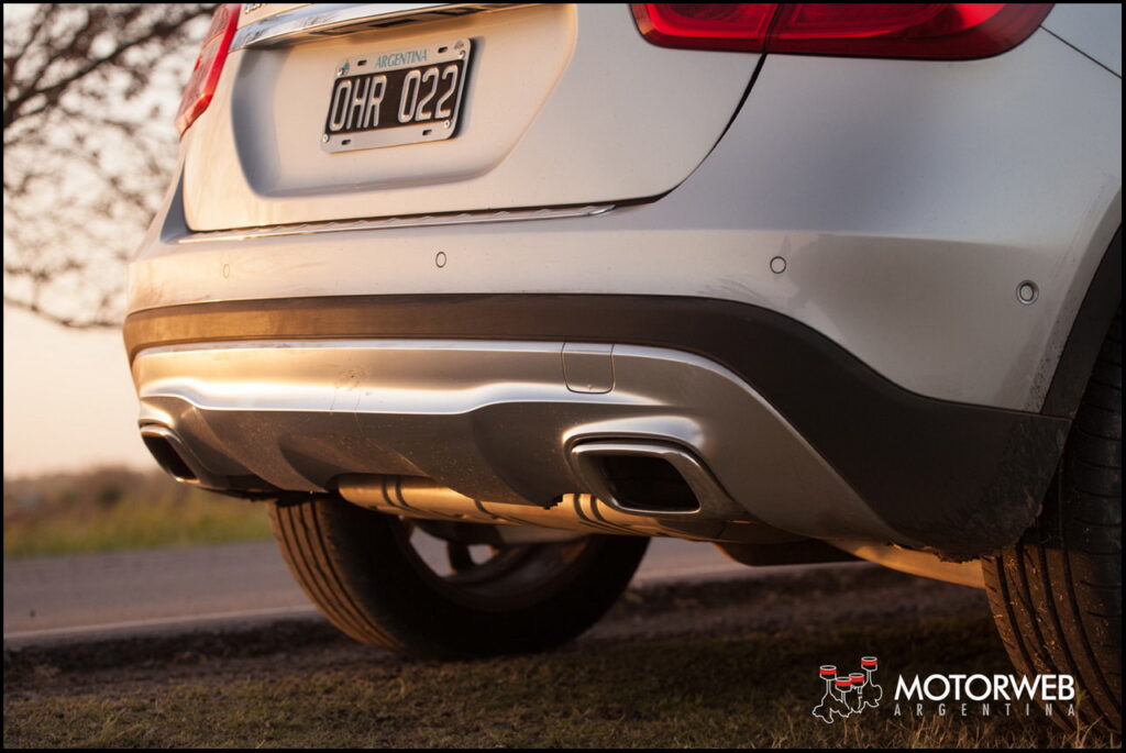 2015-06 TEST Mercedes GLA 250 Motorweb Argentina 019