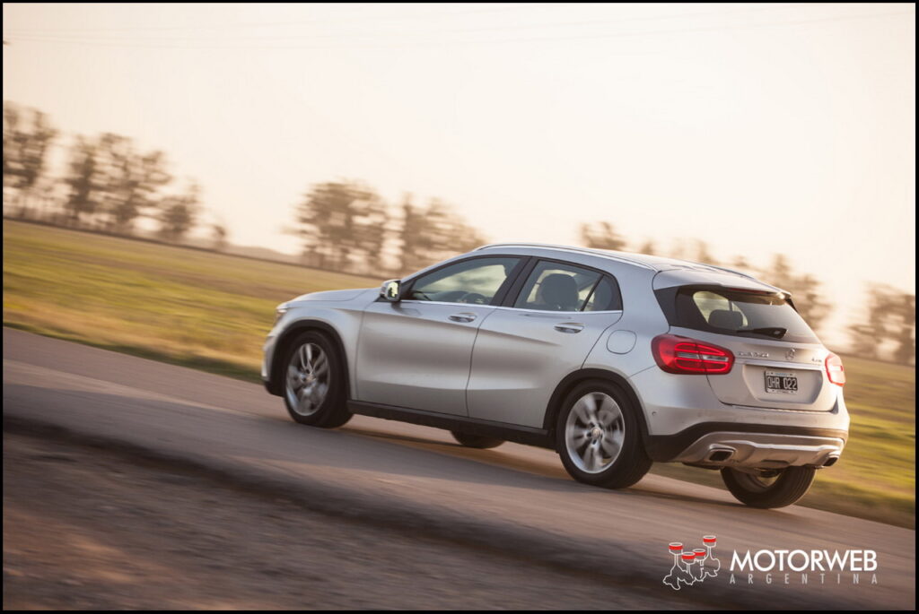 2015-06 TEST Mercedes GLA 250 Motorweb Argentina 034