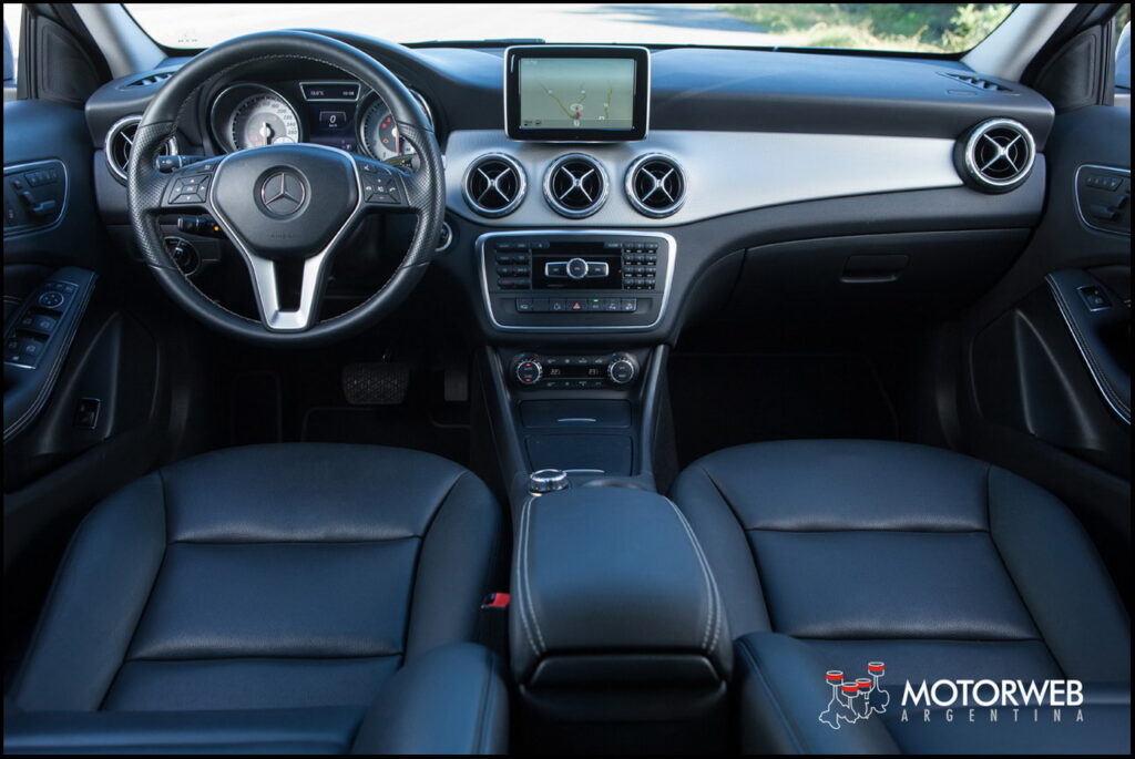 2015-06 TEST Mercedes GLA 250 Motorweb Argentina 042