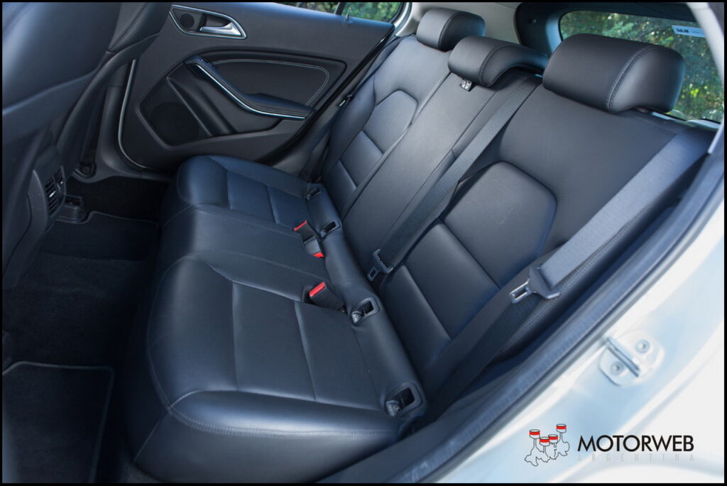 2015-06 TEST Mercedes GLA 250 Motorweb Argentina 090