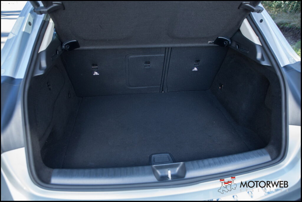 2015-06 TEST Mercedes GLA 250 Motorweb Argentina 094