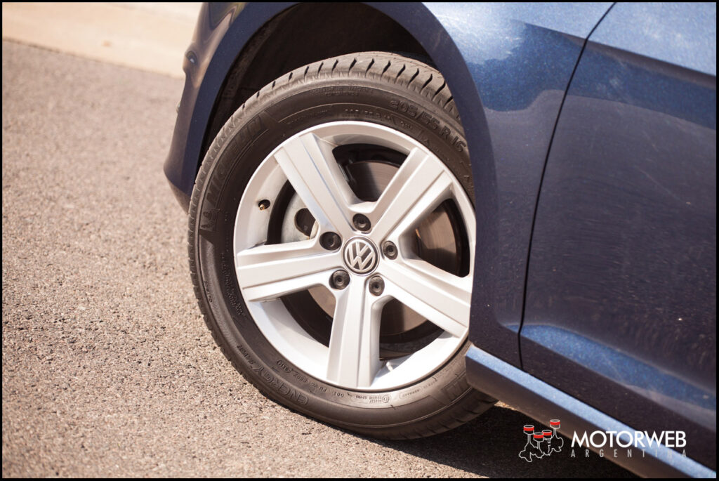 2015-06 TEST VW Golf 1,6 Trendline Motorweb Argentina 12