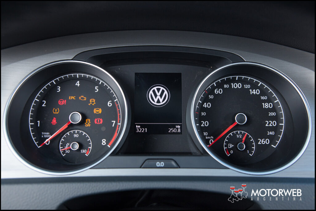 2015-06 TEST VW Golf 1,6 Trendline Motorweb Argentina 37
