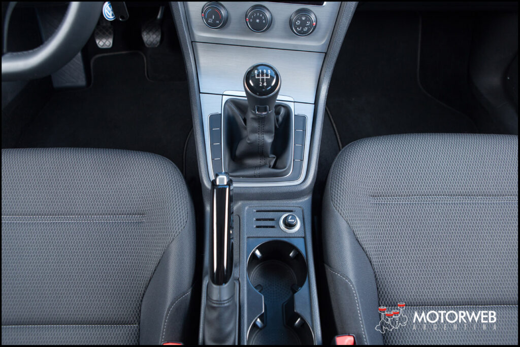 2015-06 TEST VW Golf 1,6 Trendline Motorweb Argentina 47