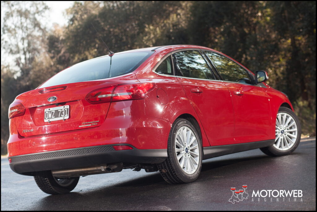 2015-07 TEST Ford Focus Titanium Motorweb Argentina 004