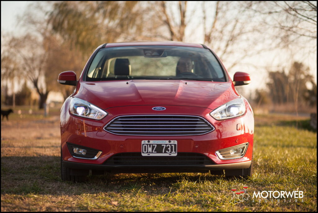 2015-07 TEST Ford Focus Titanium Motorweb Argentina 011
