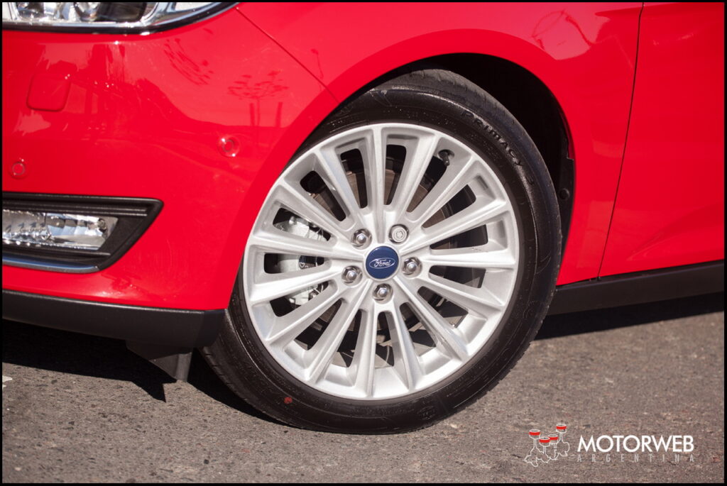2015-07 TEST Ford Focus Titanium Motorweb Argentina 018