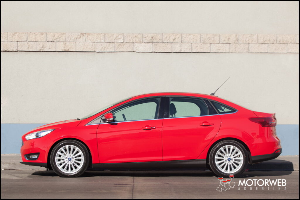 2015-07 TEST Ford Focus Titanium Motorweb Argentina 034
