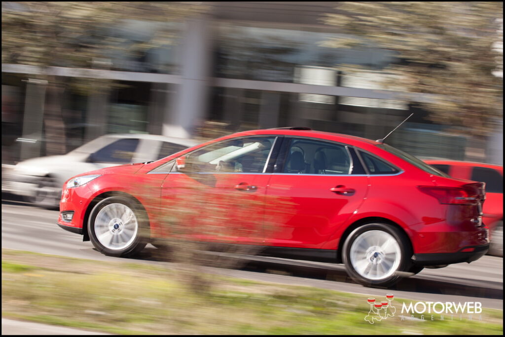 2015-07 TEST Ford Focus Titanium Motorweb Argentina 038