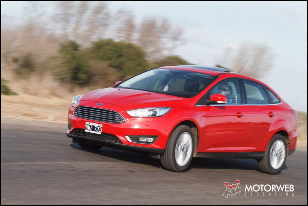2015-07 TEST Ford Focus Titanium Motorweb Argentina 040