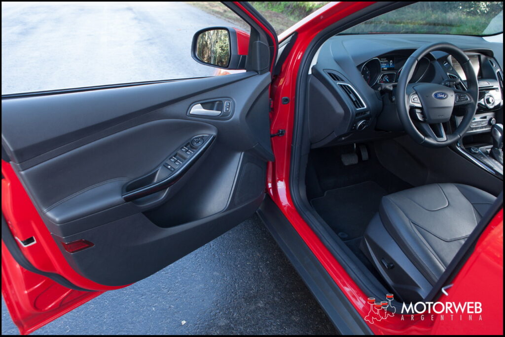 2015-07 TEST Ford Focus Titanium Motorweb Argentina 046