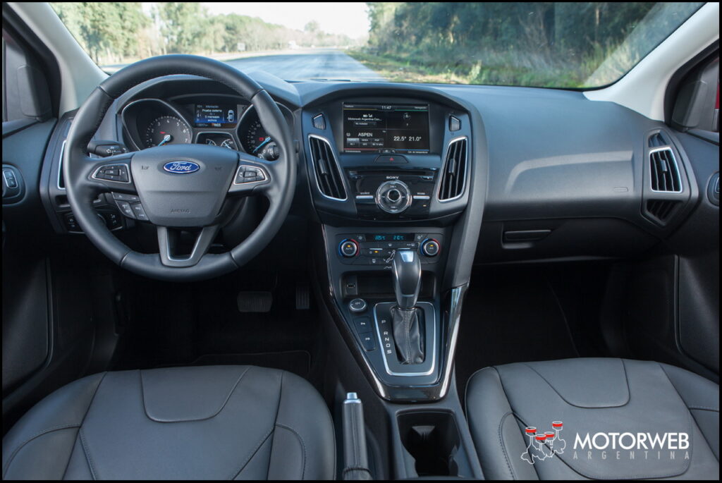 2015-07 TEST Ford Focus Titanium Motorweb Argentina 050