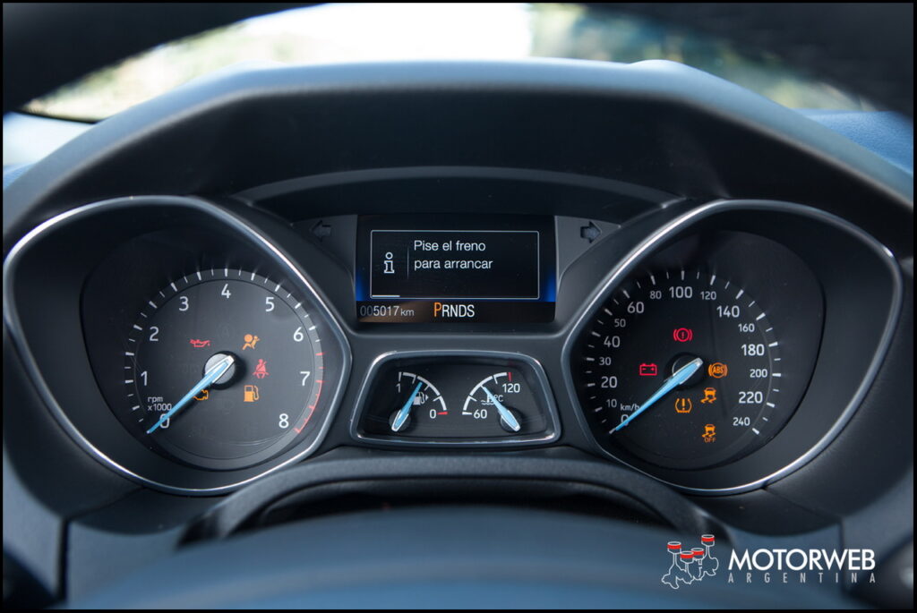 2015-07 TEST Ford Focus Titanium Motorweb Argentina 056