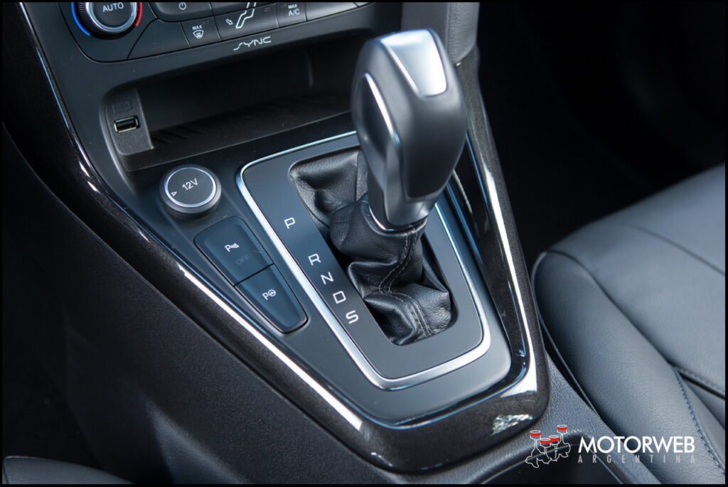 2015-07 TEST Ford Focus Titanium Motorweb Argentina 092
