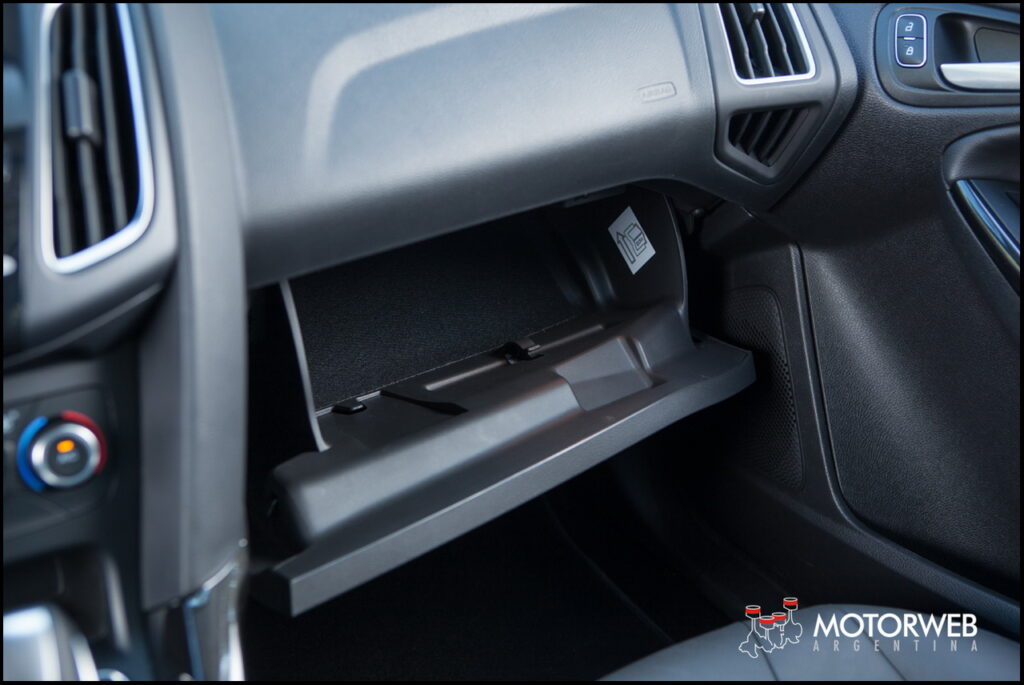 2015-07 TEST Ford Focus Titanium Motorweb Argentina 095